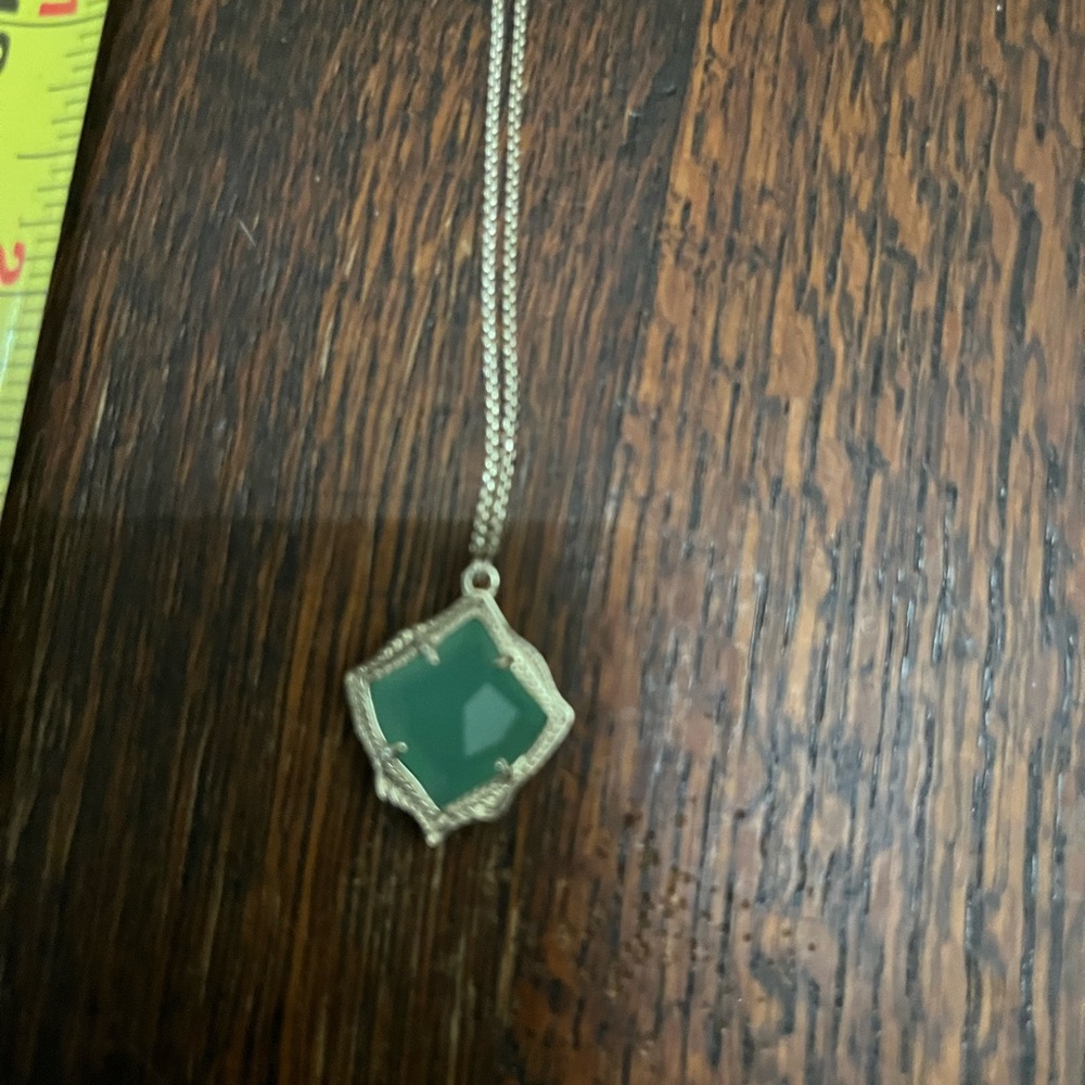 Kendra Scott pendant
